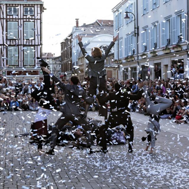 Cie Numéro 8  Homo Sapiens Burocraticus