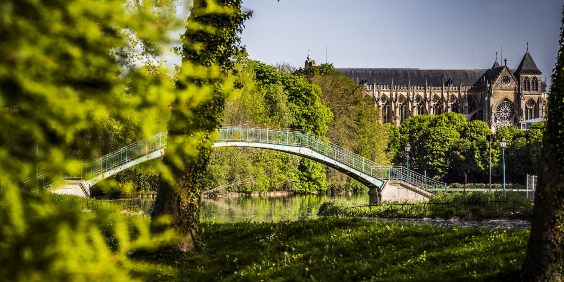 Passerelle Grand Jard Chalons Cathedrale Nature © Michel Bister