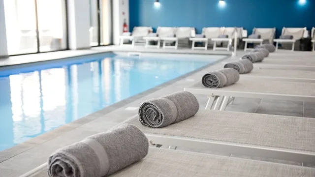 Hotel Restaurant Aux Armes De Champagne Piscine